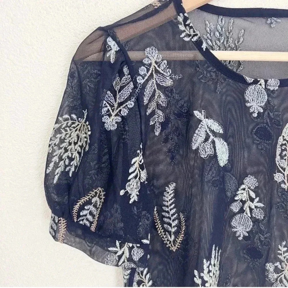 NWT Eva Franco Sheer Floral Embellished Blouse, Size Extra Small - Picture 3 of 6